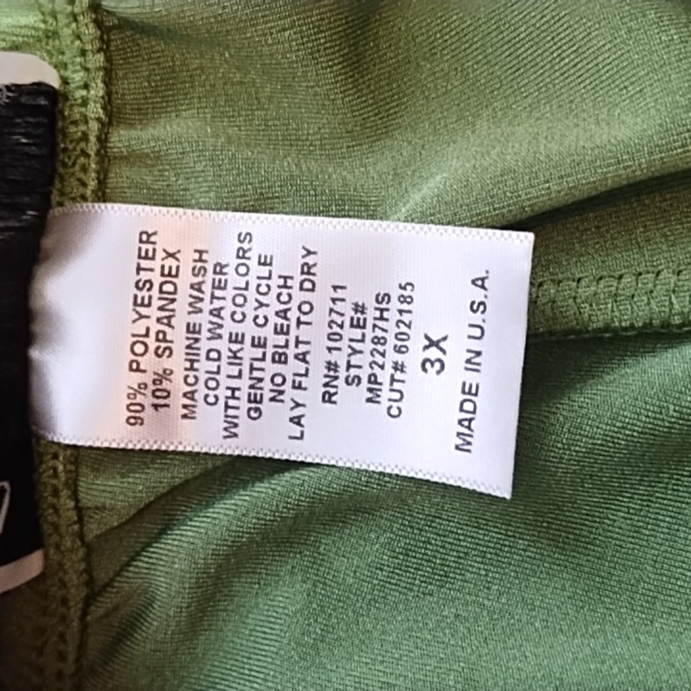 4/$16- NWOT-Carolyn Strauss 2 piece matching green shirt and shorts - Picture 8 of 12